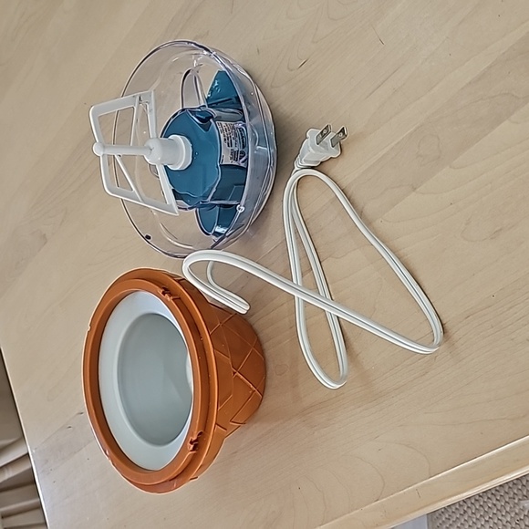 Ice cream maker, 1/2 pint Sunbeam, electric, gel canister - Picture 2 of 13